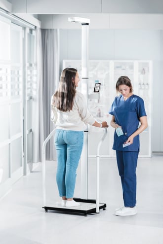 seca 654_(455)_(254)_(453)_nurse_scanning_barcode_integartion_RGB